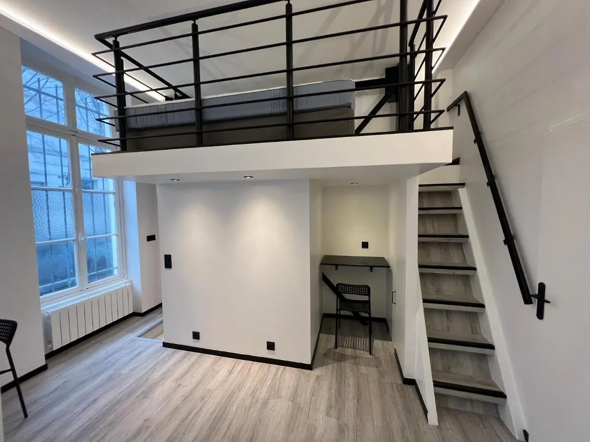 Pere Lachaise Apartment Paris