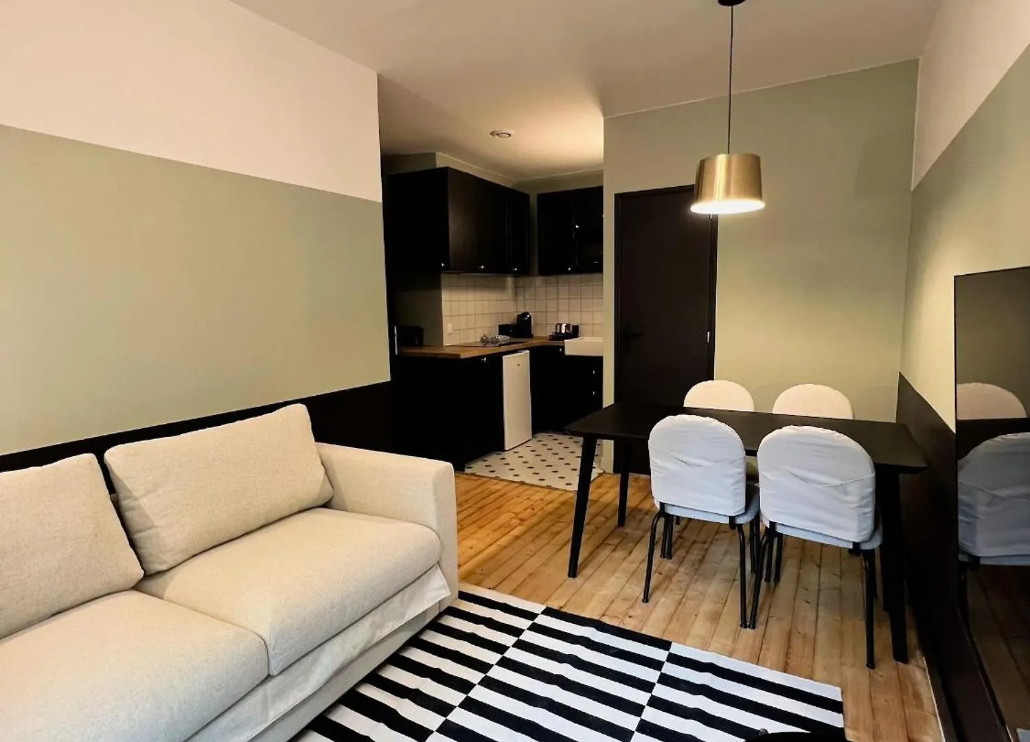 Pere Lachaise Apartment Paris