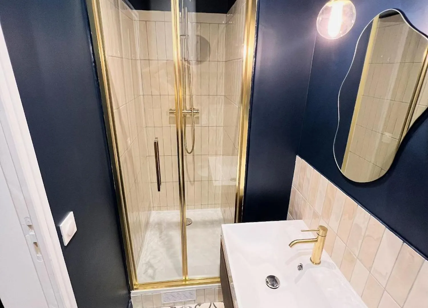 Pere Lachaise Apartment Paris